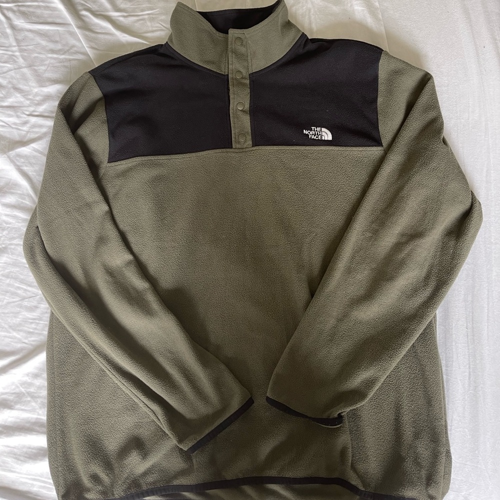 Men’s northface top